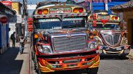 Farbig - 'Chickenbusse' in Chichicastenango - Ehemalige Schulbusse aus den USA