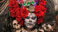 Día de muertos - Als Skelettdame ,Catrina´ geschminkte Teilnehmerin beim traditionellen Umzug, Oaxaca-Stadt