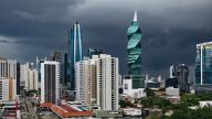 Panama-Stadt - Der F&F-Tower mit seiner in sich gedrehten Spiegelfassade gehört zu den architektonischen Besonderheiten.