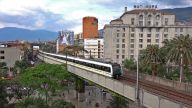 Klassisches Fotomotiv - Hotel Nutibara hinter der Metrolinie in Medellin