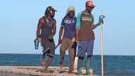Karibischer Lebensstil - Bei drückender Hitze auf dem Dorfsteg - Hopkins