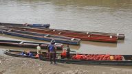 Rio Chucunaque - Die schlanken Holzboote bringen Obst und Gemüse aus dem Hinterland nach Yaviza.
