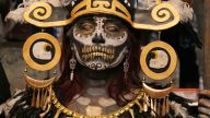 Día de muertos - Als Skelettdame ,Catrina´ geschminkte Teilnehmerin beim traditionellen Umzug, Oaxaca-Stadt